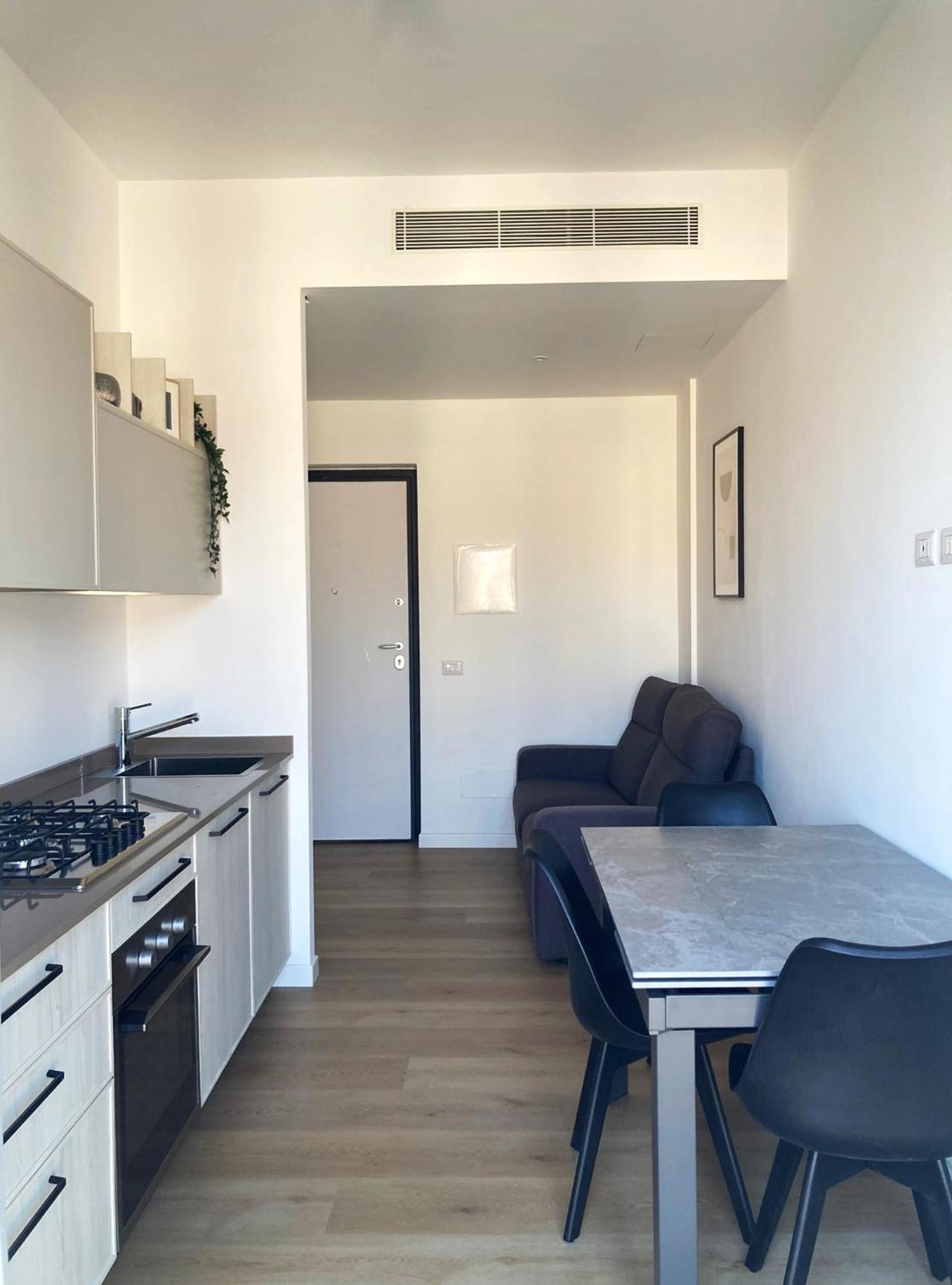 Bilocale Moderno - Lorenteggio 145 Apartamento Milão