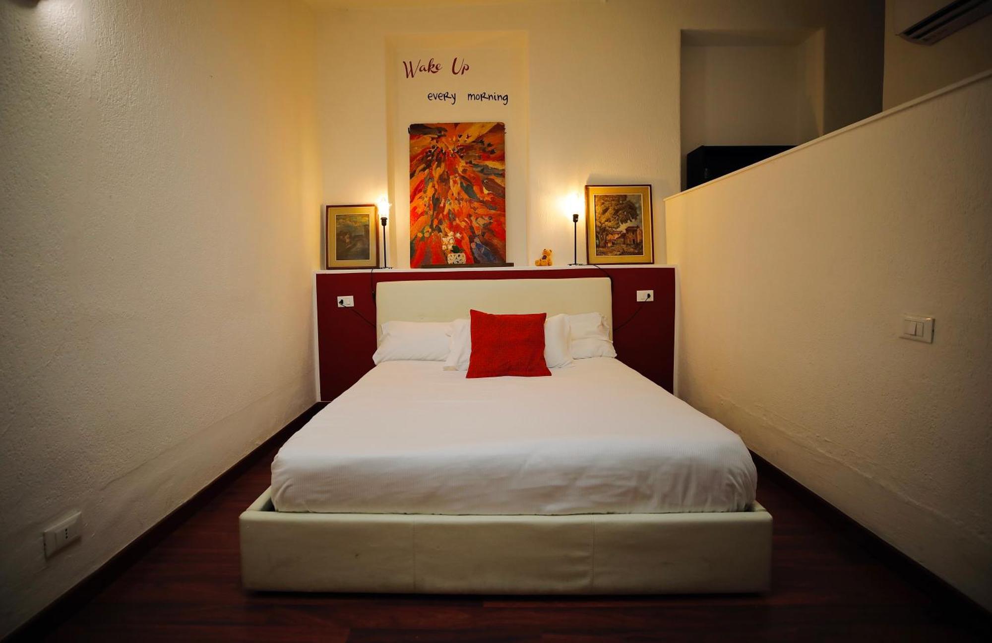 Hosting Dreams Attics - Duomo Apartment Milan
