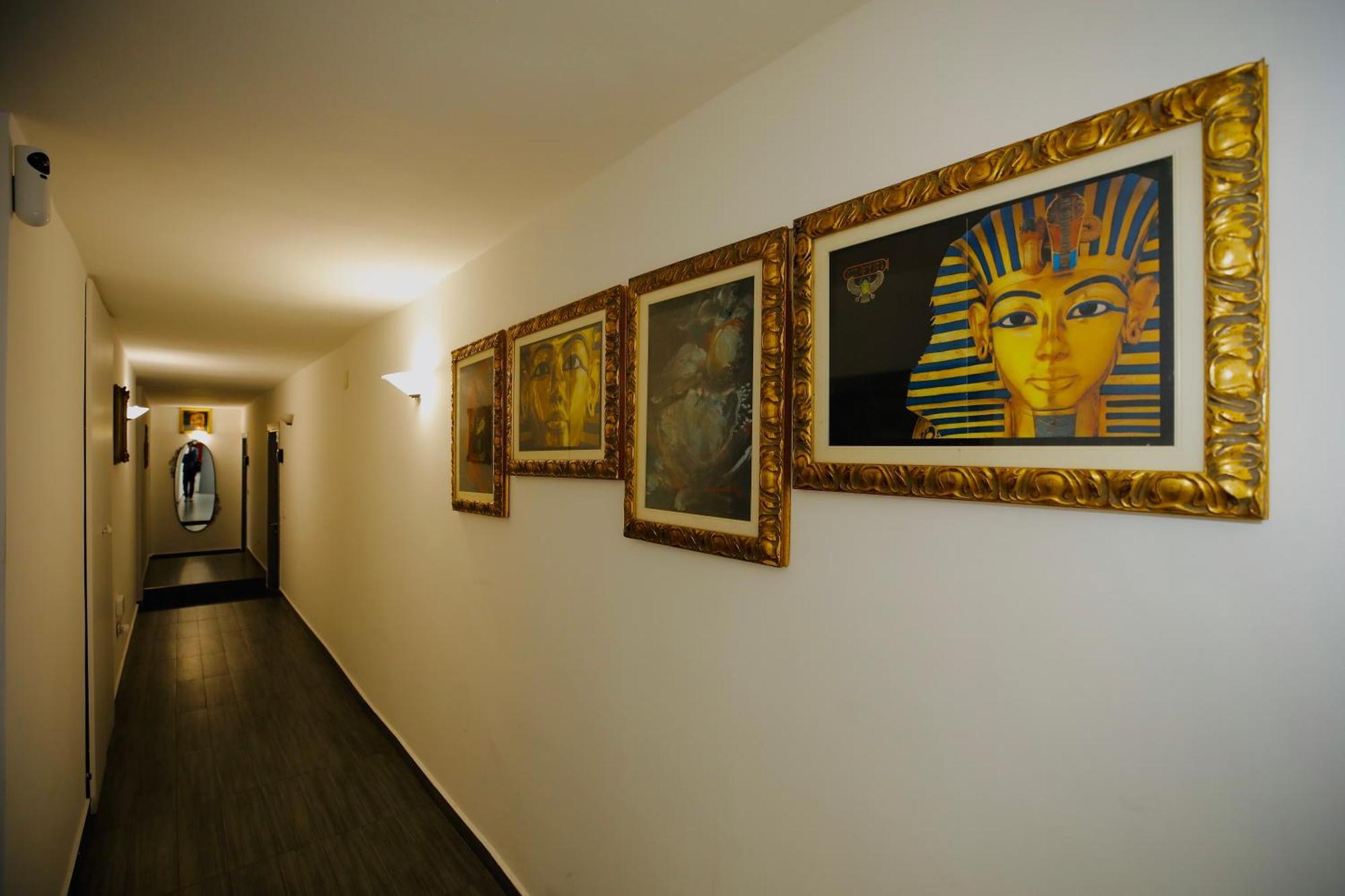 Hosting Dreams Attics - Duomo Apartment