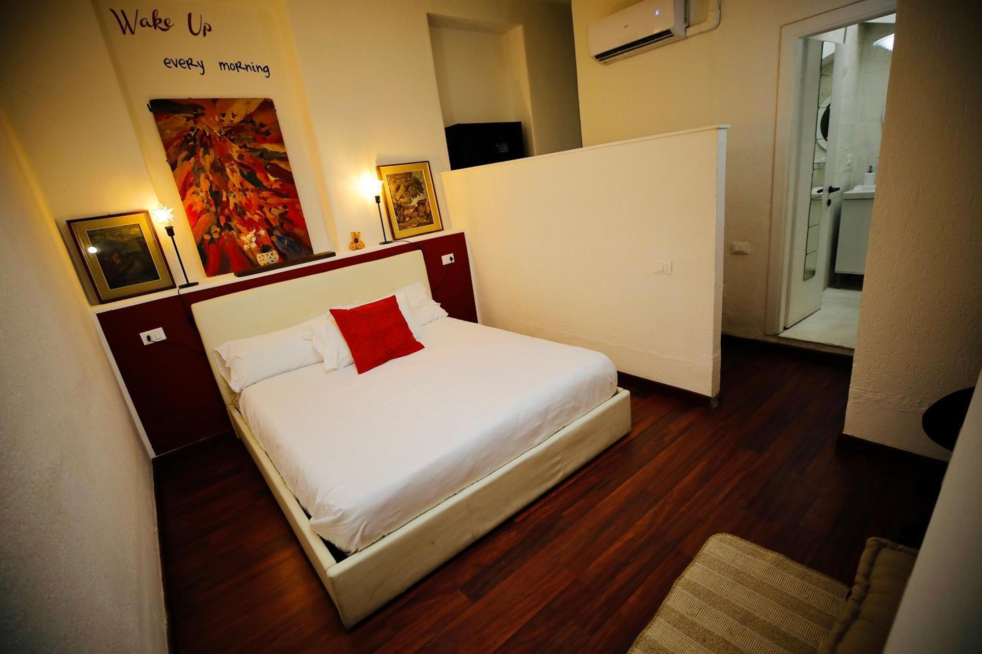 Apartment Hosting Dreams Attics - Duomo Milan