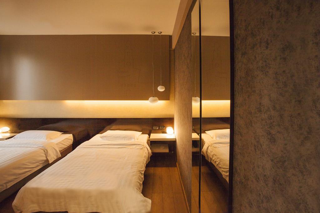 Huaxia Hotel Milan