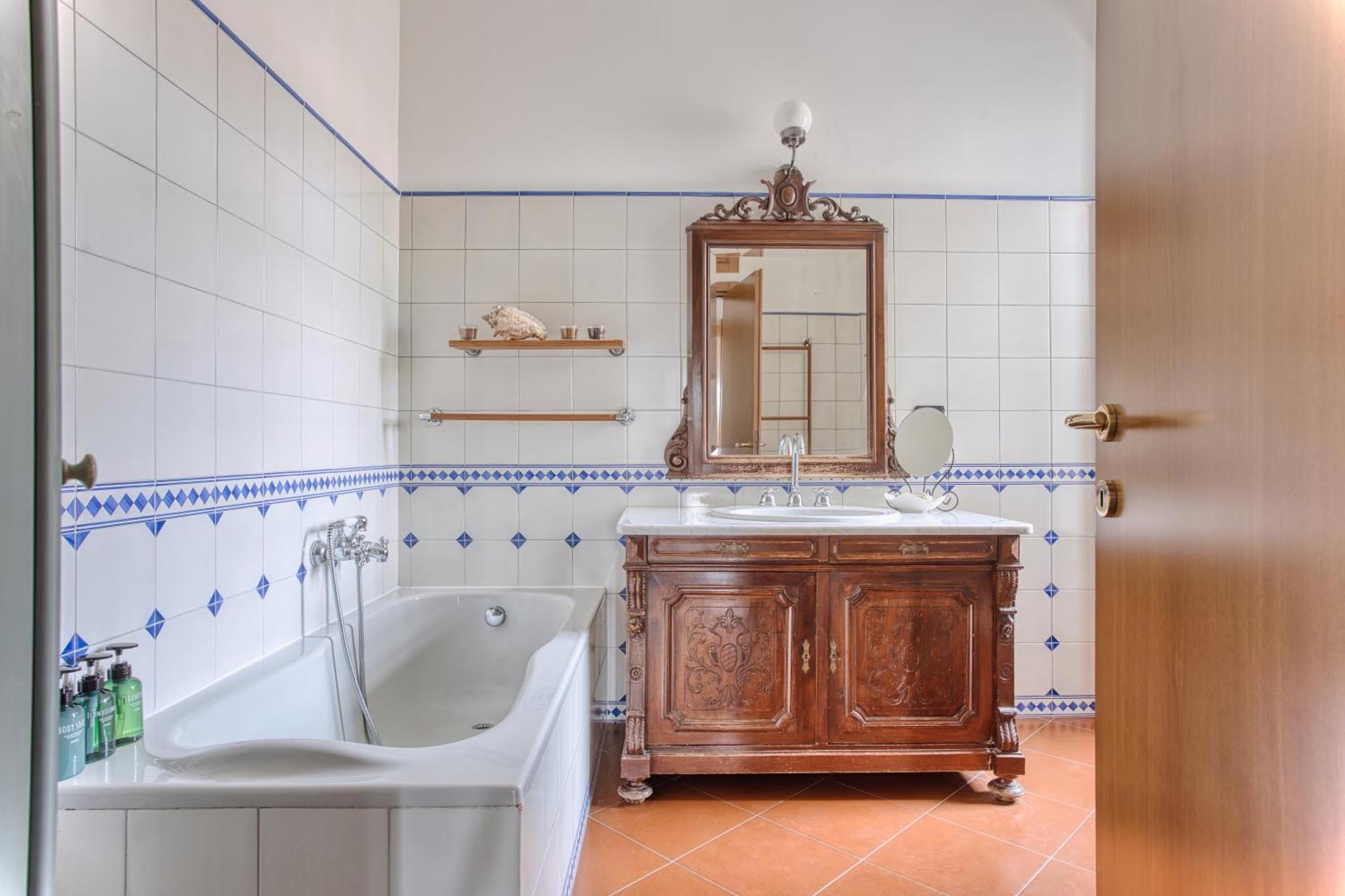 Apartment Balilla30 - Spacious 2 Bedroom Next To Center *
