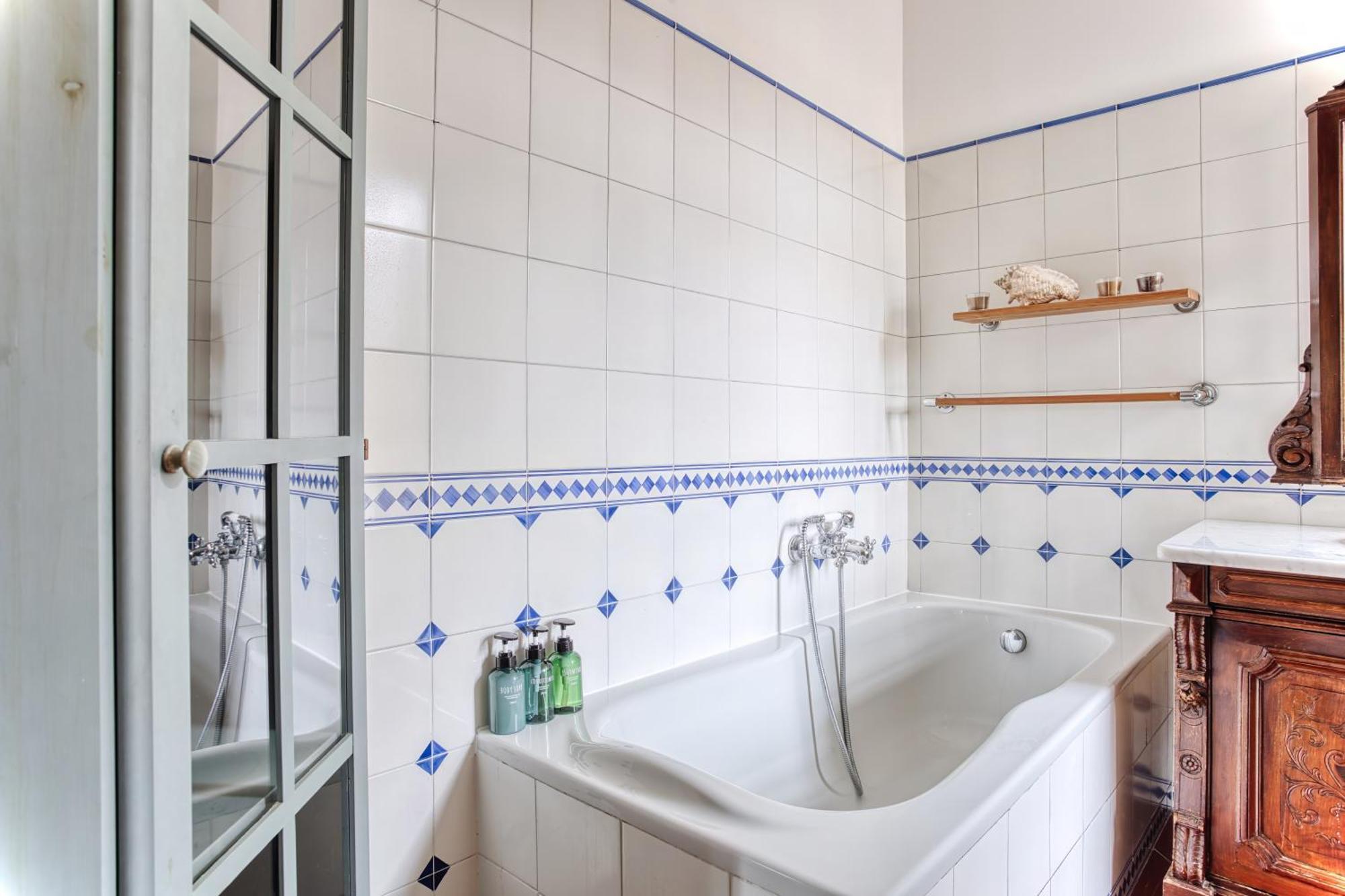 Apartment Balilla30 - Spacious 2 Bedroom Next To Center
