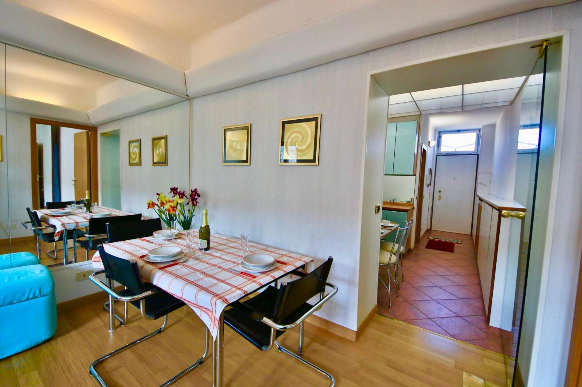 The Metropolitan Cozy Near Duomo + Wifi Apartment *