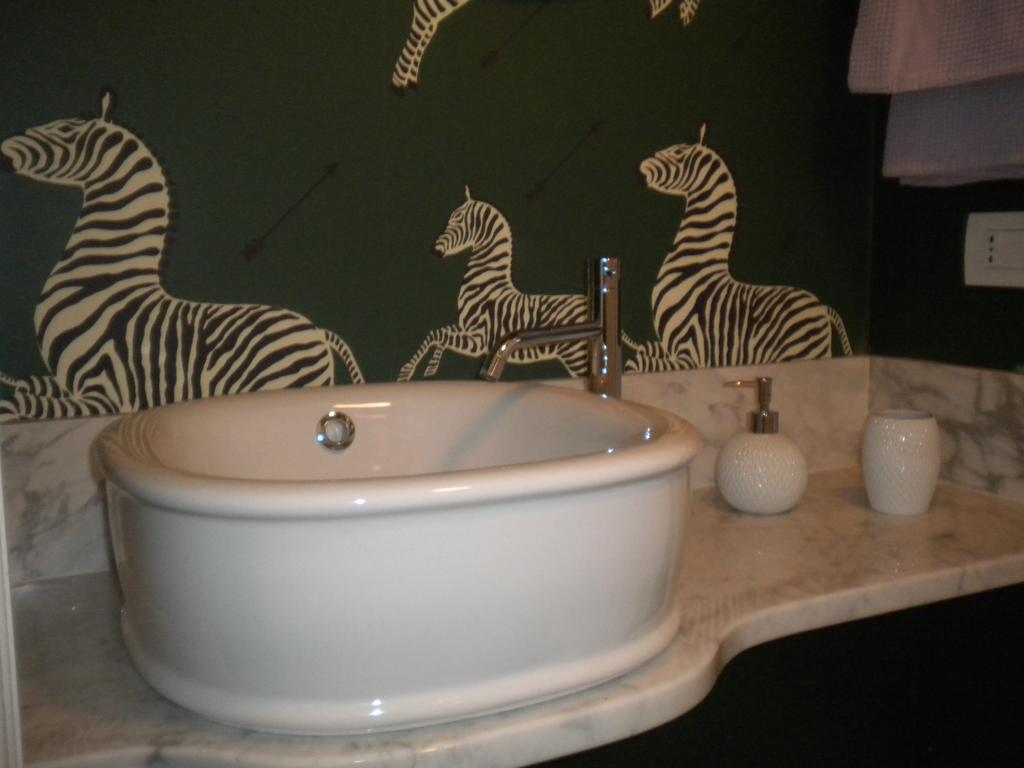 Apartment Zebra Rosso