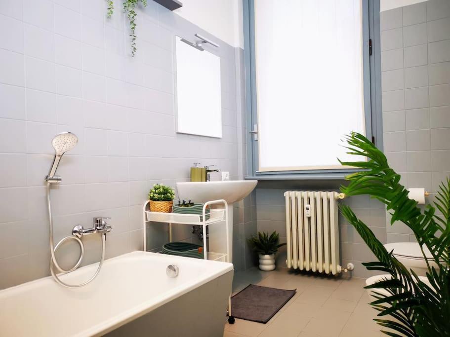 Sunny Flat 50 Meters From The Metro *
