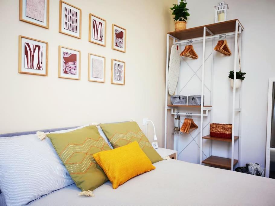 Apartamento Sunny Flat 50 Meters From The Metro Milão