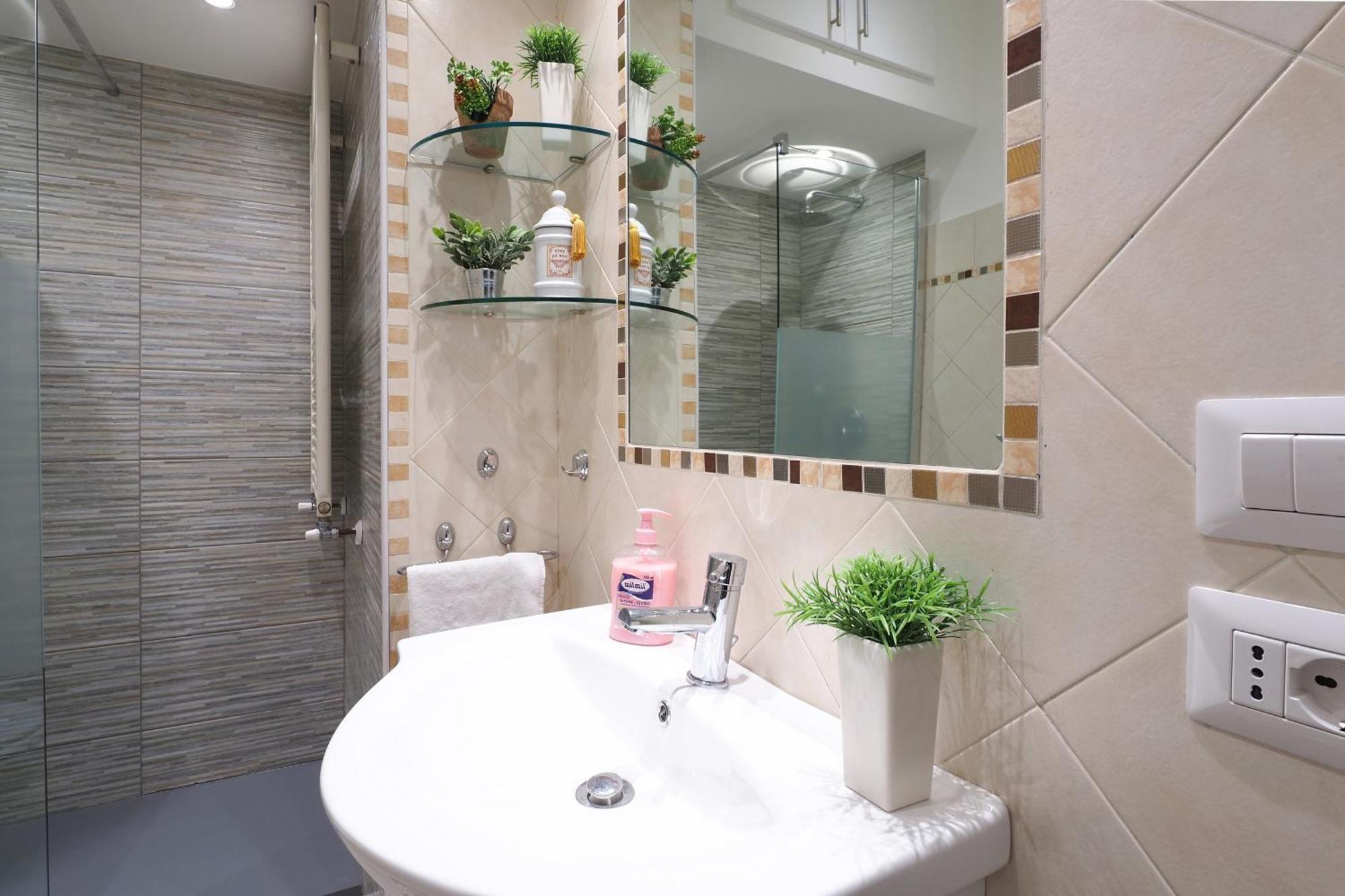Apartment Delizioso Tra Navigli E Mm Sant'agostino Milan