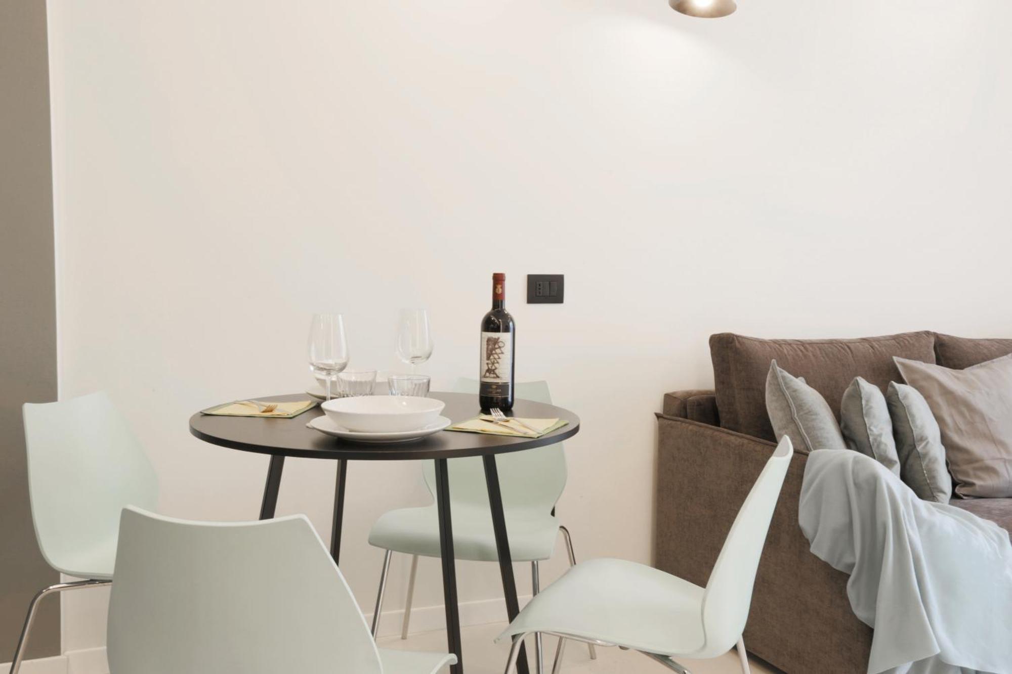 Station Modern Flat W/private Parking Milan