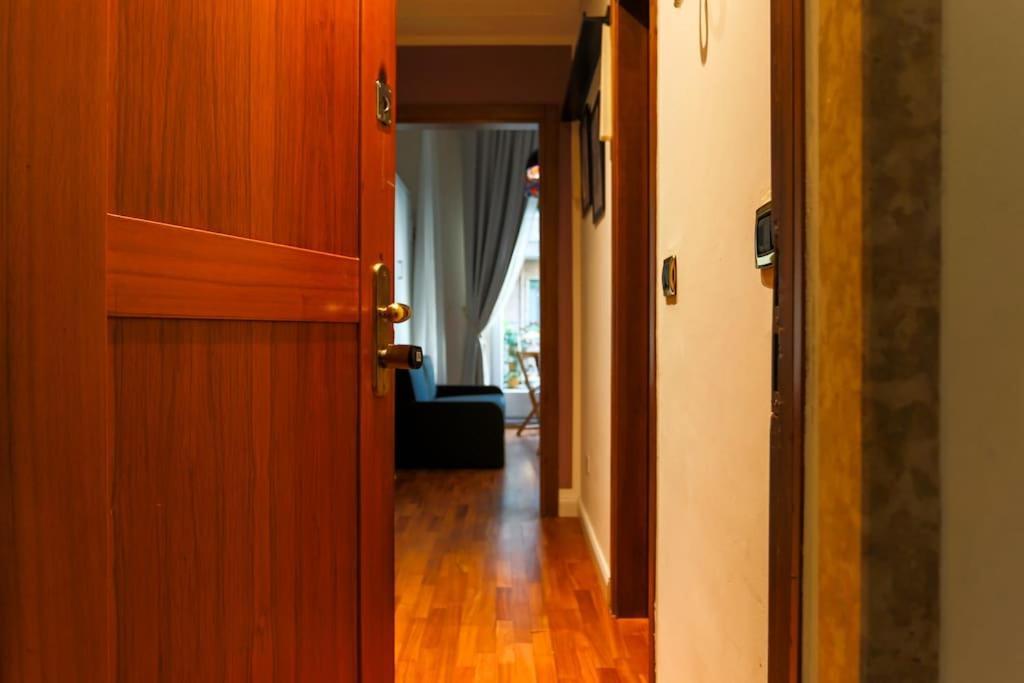 Porta Nuova Moscova: Cozy Near Duomo! Apartamento Milão