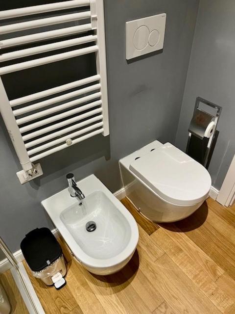 The Small White House In Apartment Milan