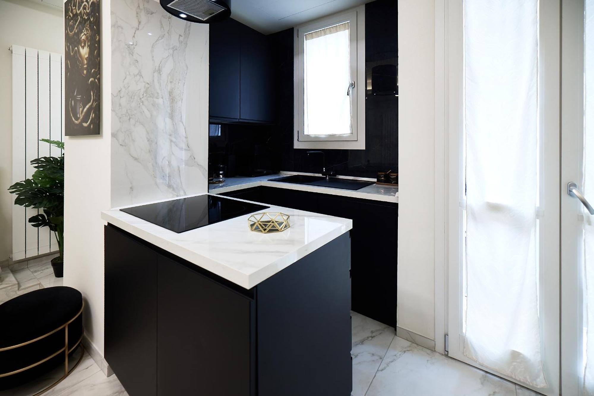 Italian Fashion - Luxurious Marble City Center * Milan