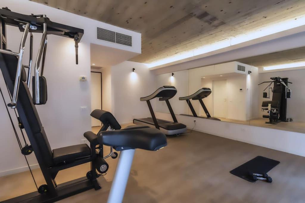 Apartment Duomo Space Free Parking - Private Gym- Metro Milan