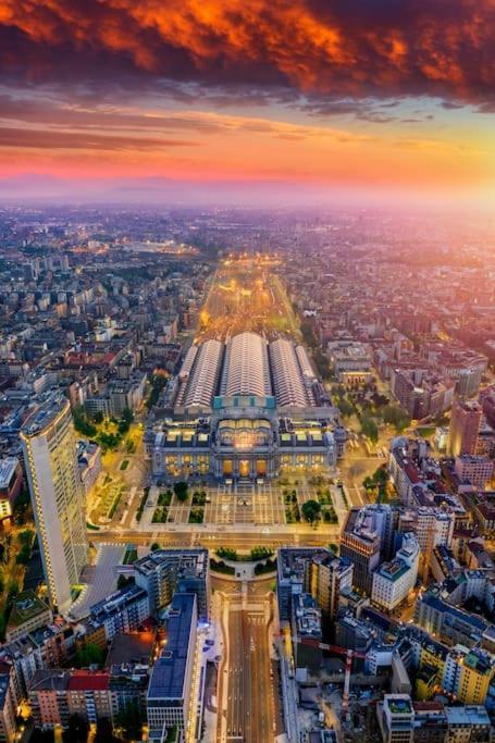 Duomo Space Free Parking - Private Gym- Metro Apartment Milan