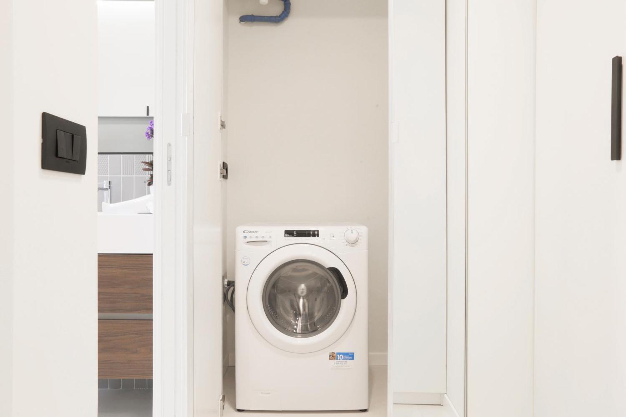 Station Modern Flat W/private Parking Milan
