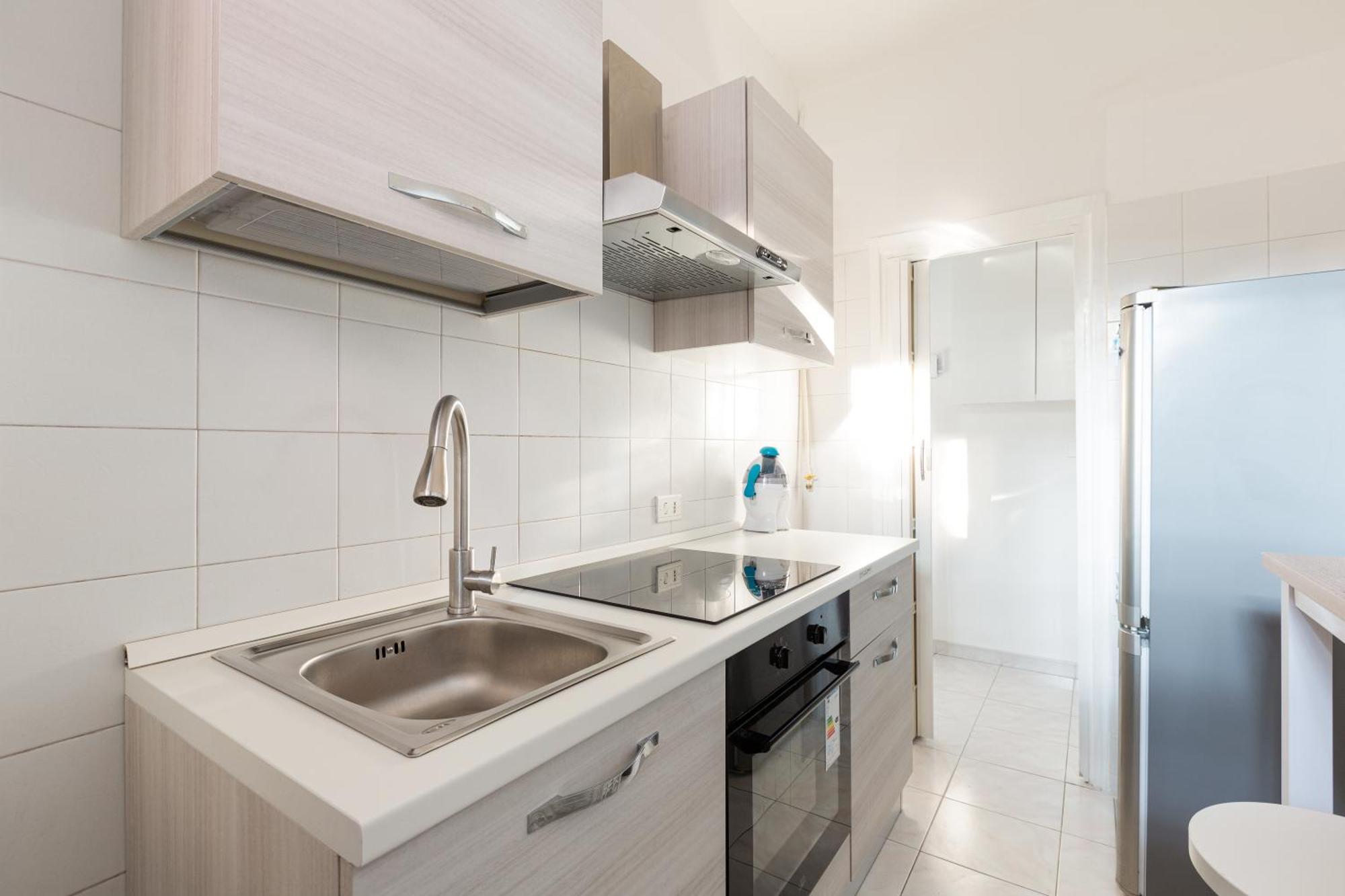 Corvetto M3 - Bright Apt. With Balcony! Apartamento Milão