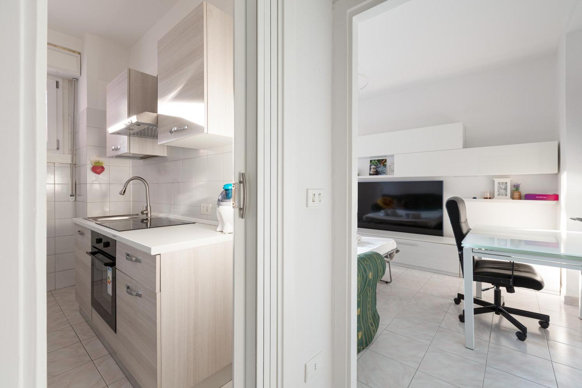 Corvetto M3 - Bright Apt. With Balcony!