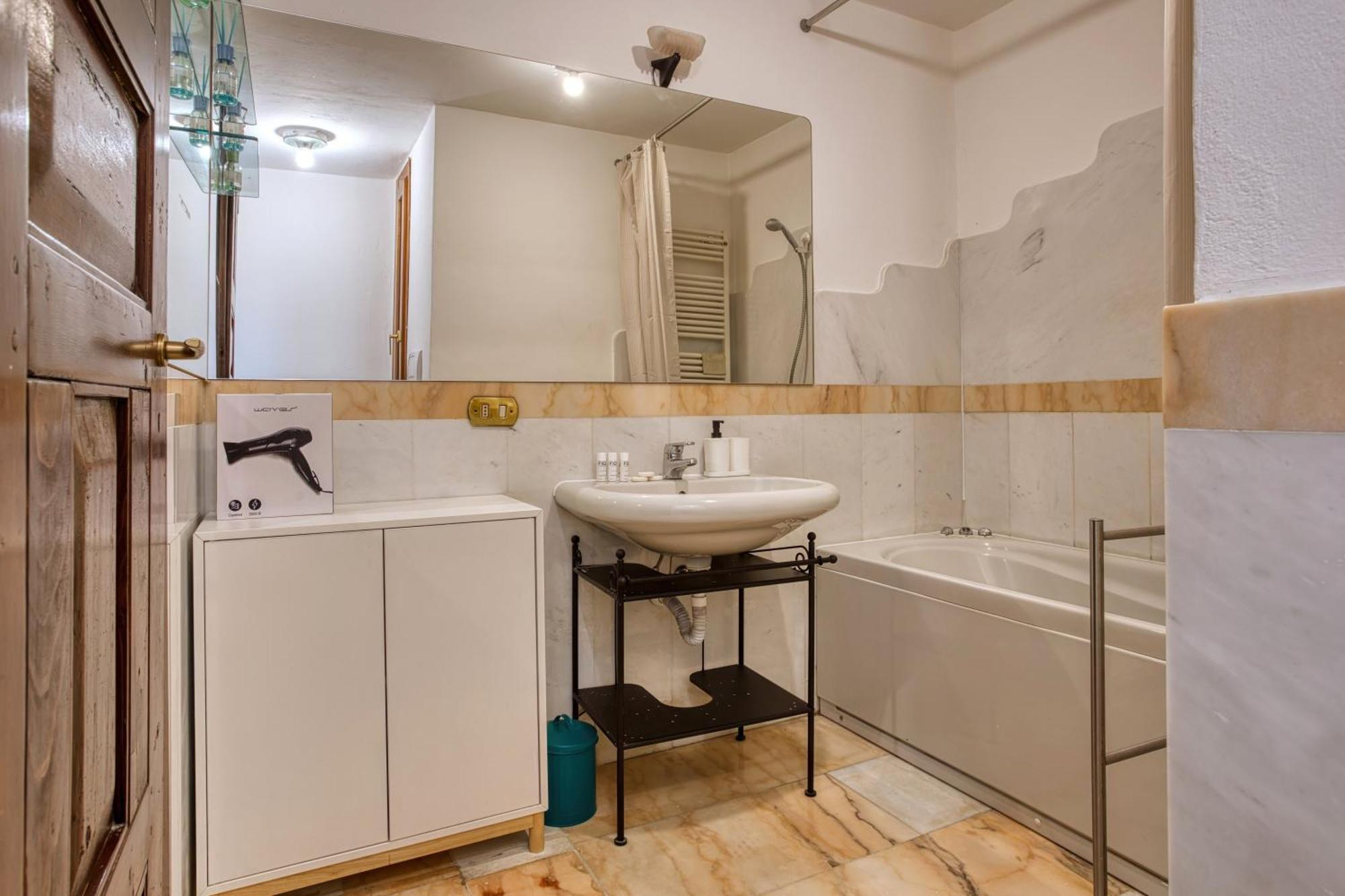 Apartment Joivy Spacious Flat, Excellent Centre Access Milan