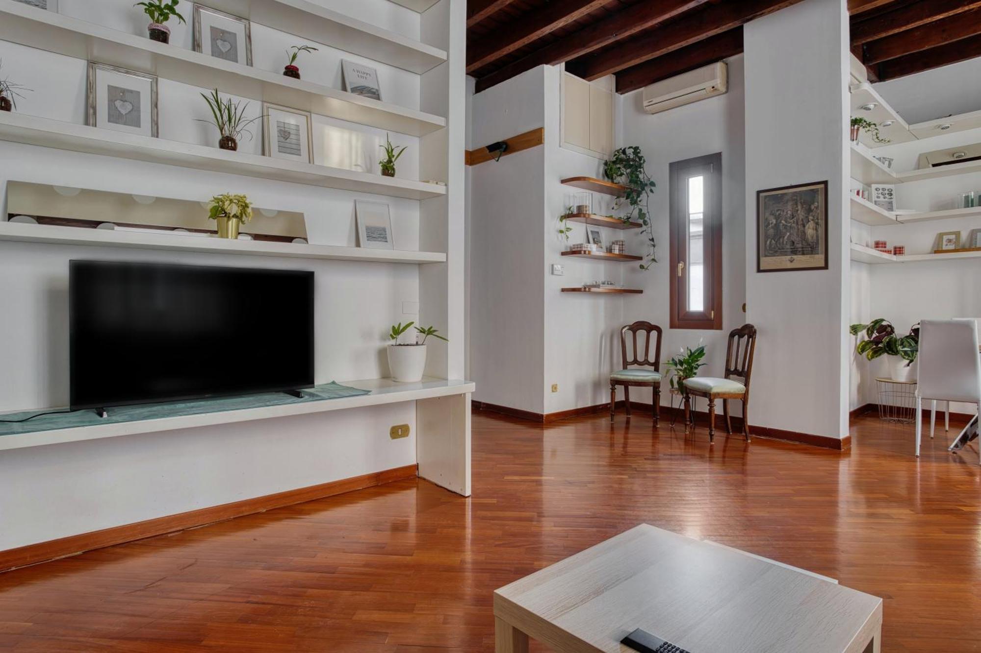 Joivy Spacious Flat, Excellent Centre Access Apartment Milan