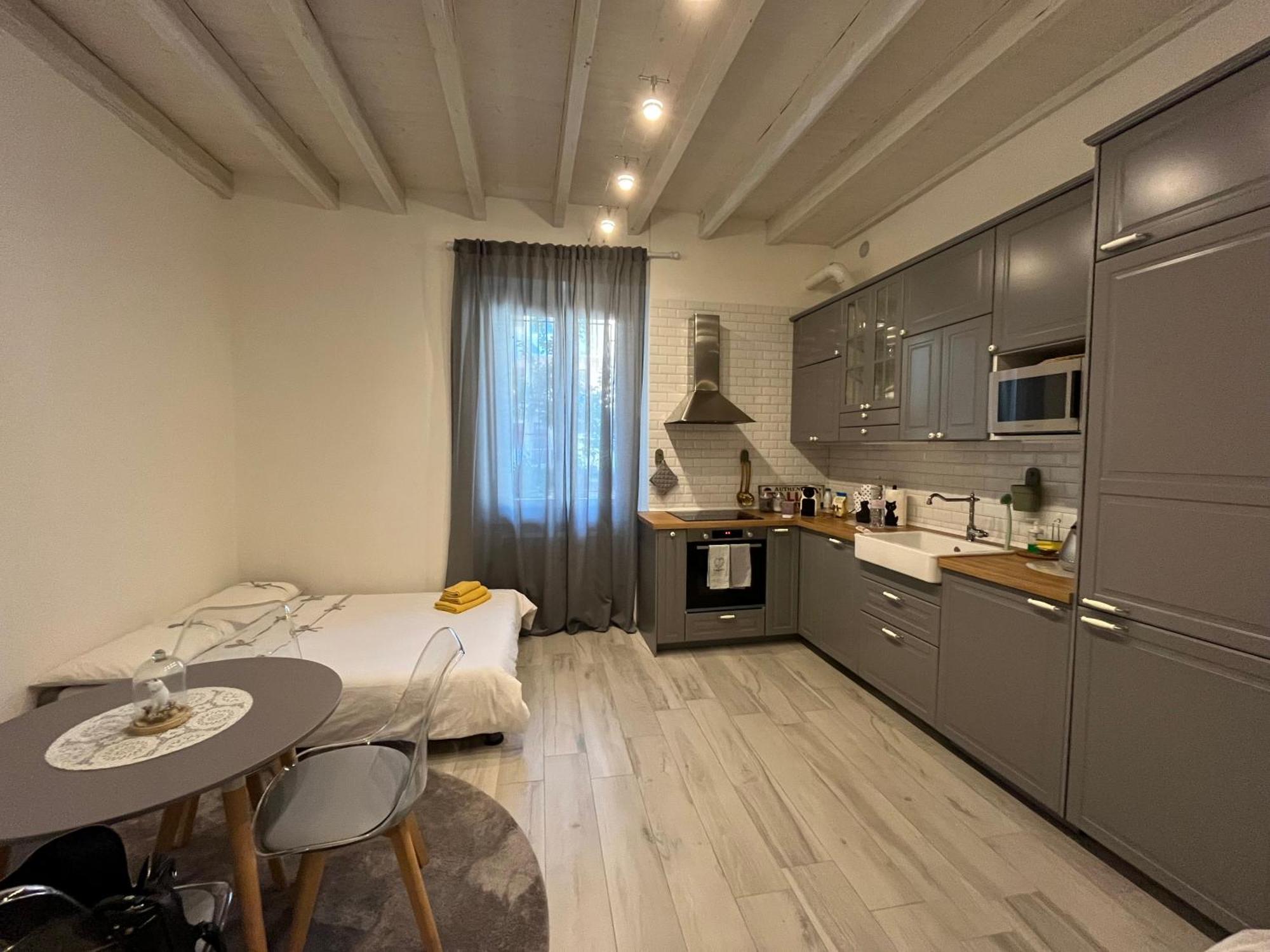 Apartment Casa Di Ringhiera Old Milan