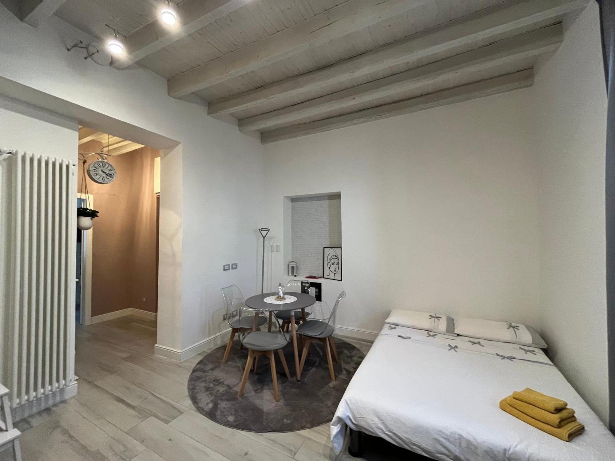 Casa Di Ringhiera Old Apartment Milan