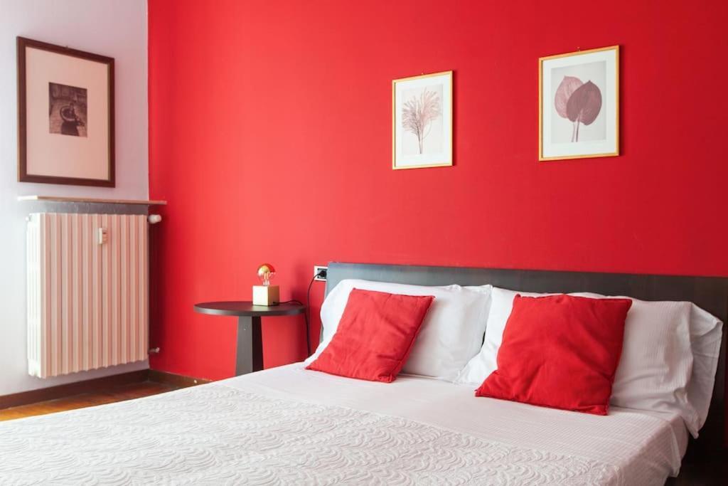 Apartment Sunshine-filled On Subway Milan