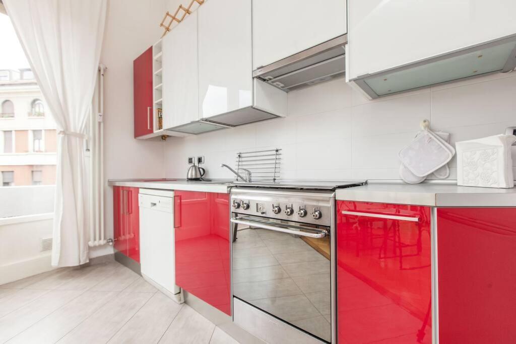 Bright House Center On Subway Lines 1,2 &3 Apartment Milan