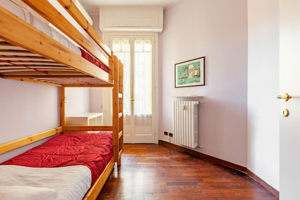 Apartment Sunshine-filled On Subway Milan