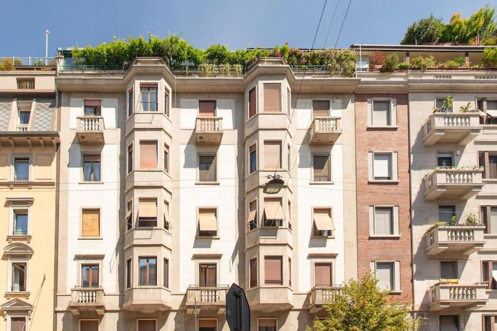 Sunshine-filled On Subway Apartment