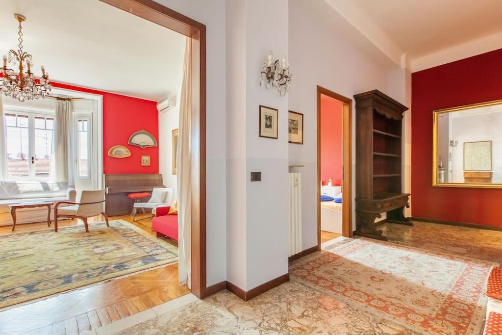Sunshine-filled On Subway Apartment Milan