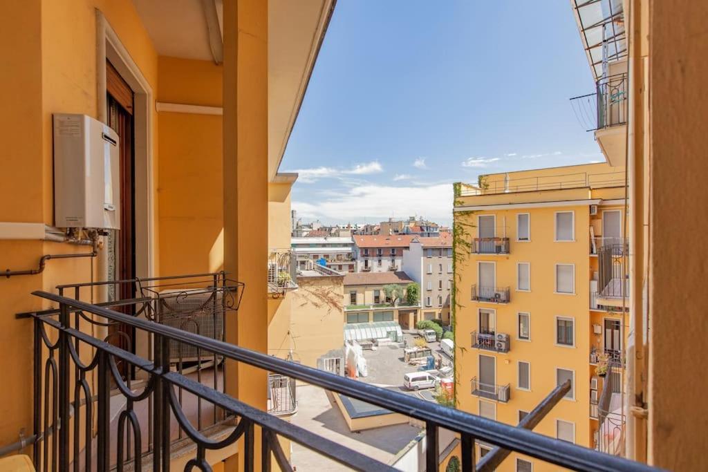 Sunshine-filled On Subway Apartment Milan