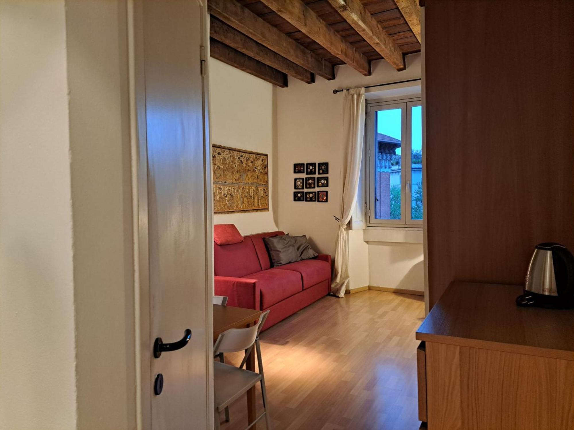 Tiny Conciliazione By Quokka 360 - 5 Stops From Cathedral Apartment *