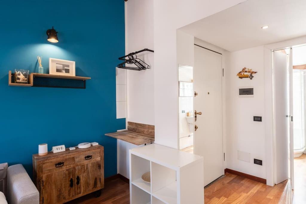 Apartment 10 Minuti Metro Stazione - Attico Moderno