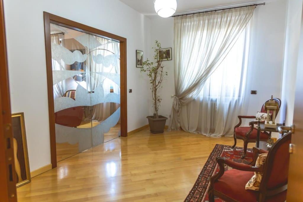 Ampia Oasi A Porta Venezia: Casa In Centro Apartment Milan