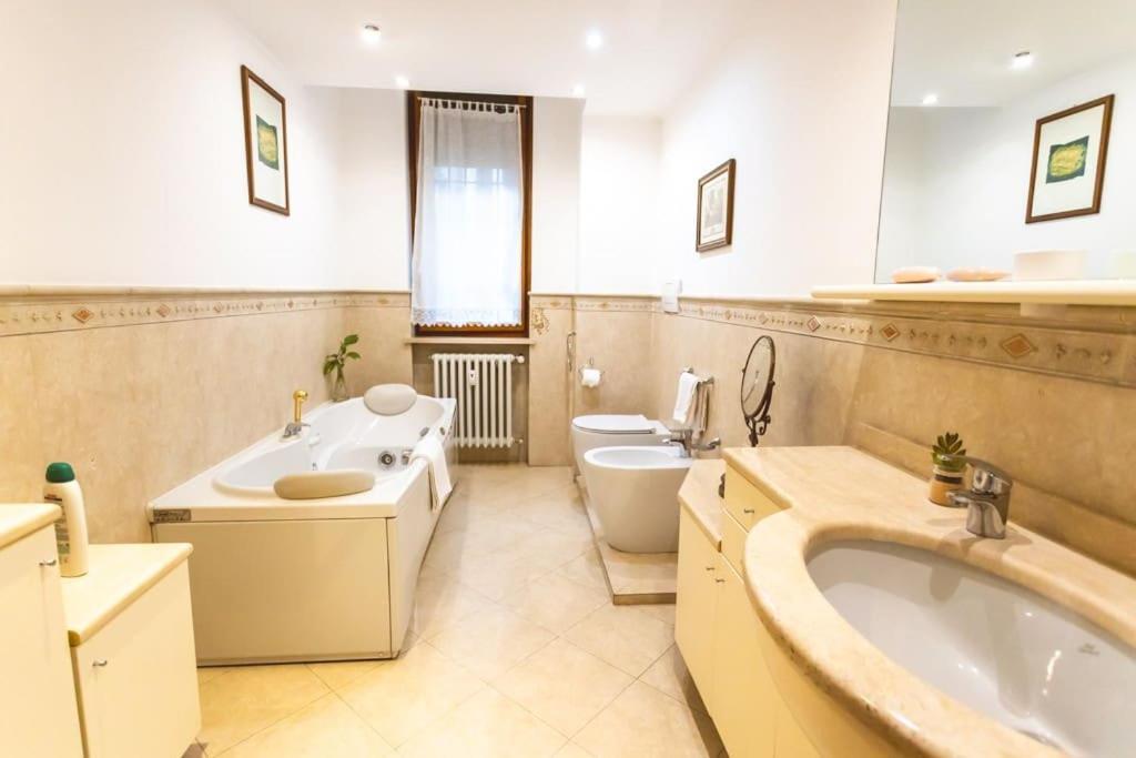 Ampia Oasi A Porta Venezia: Casa In Centro Apartment
