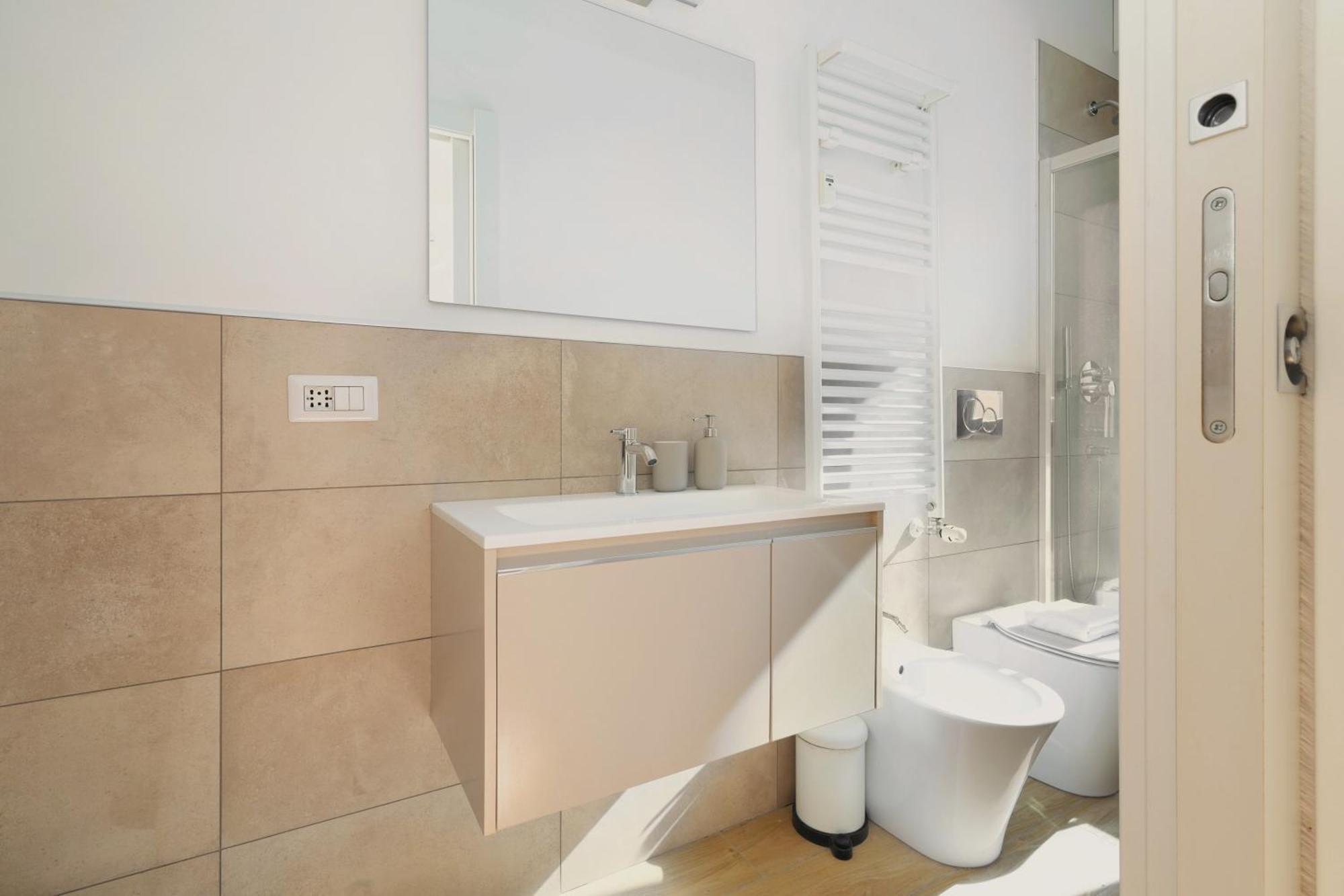 Just Urban Stays - Bright And Functional Apartment - Corso Genova Apartment