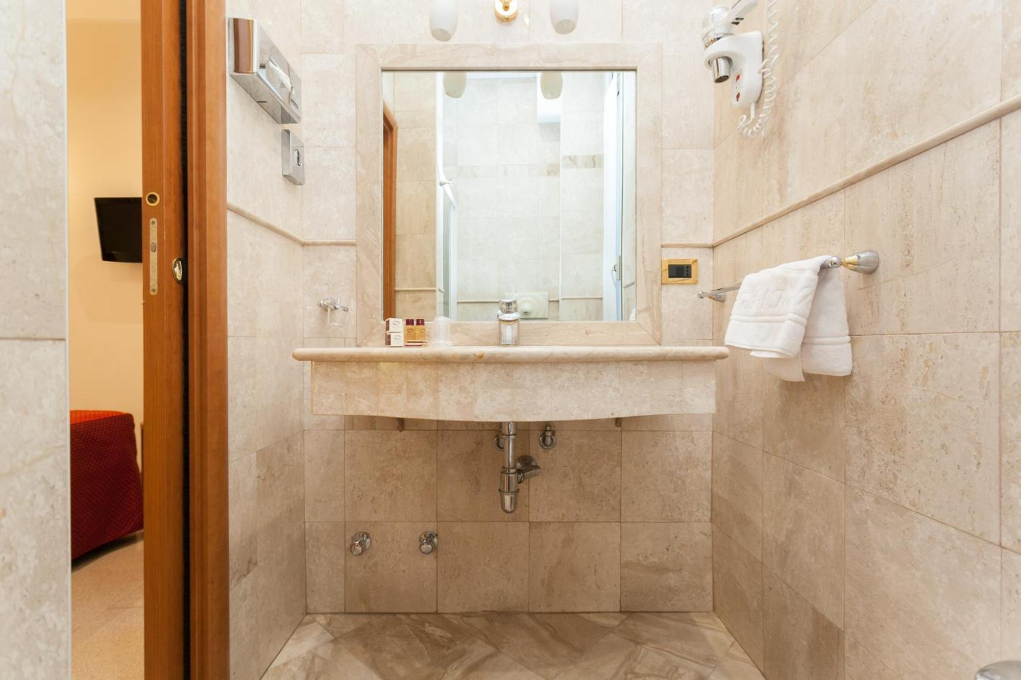 Fiorella Hotel 3*