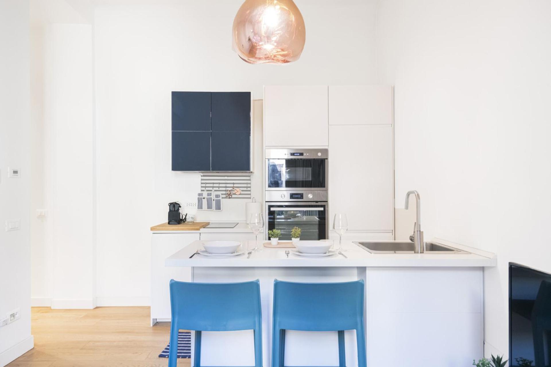 Easylife-luminoso In Zona Garibaldifs