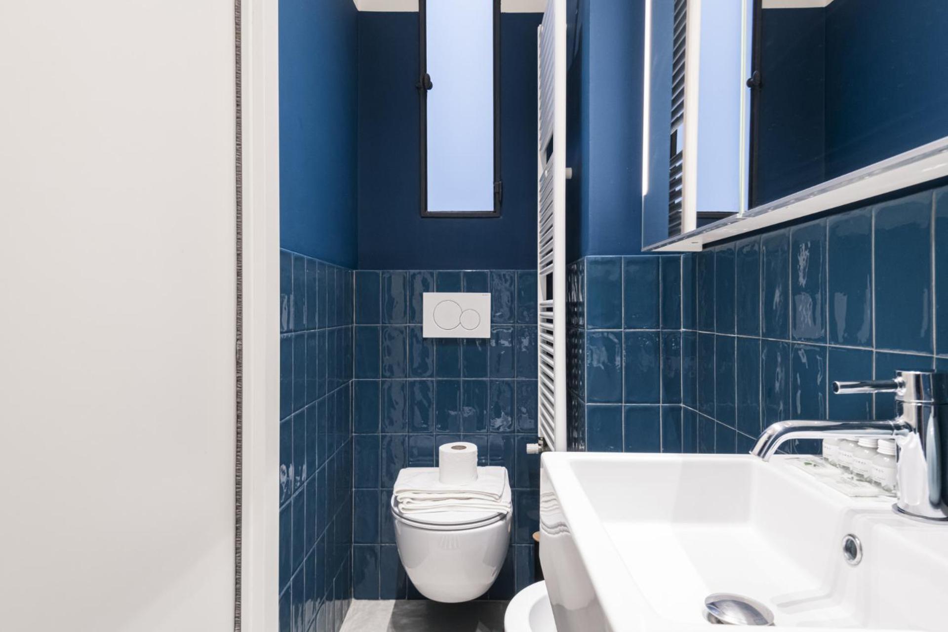 Easylife-luminoso In Zona Garibaldifs