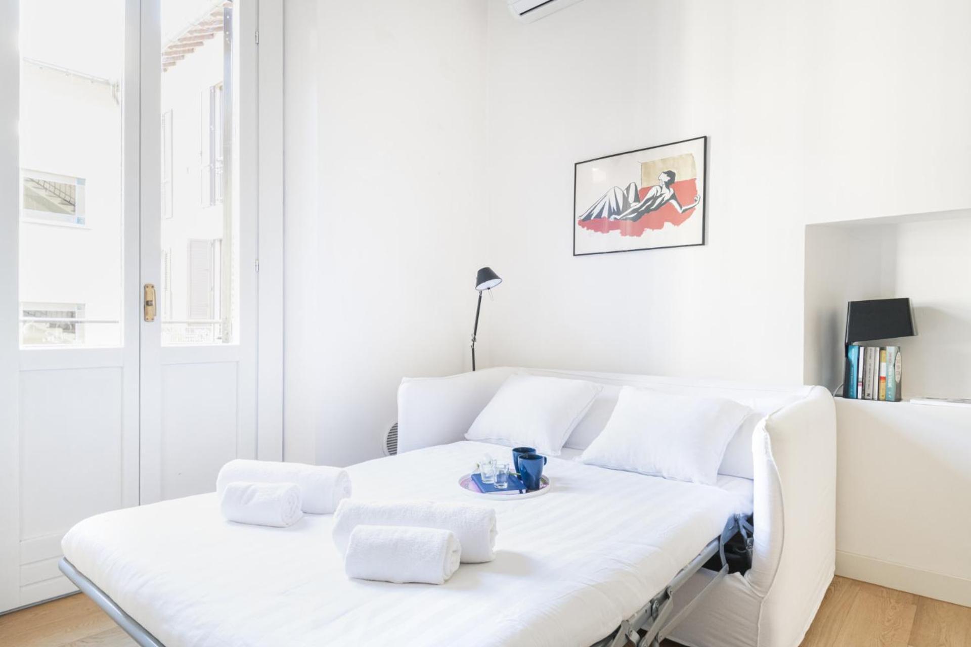 Easylife-luminoso In Zona Garibaldifs