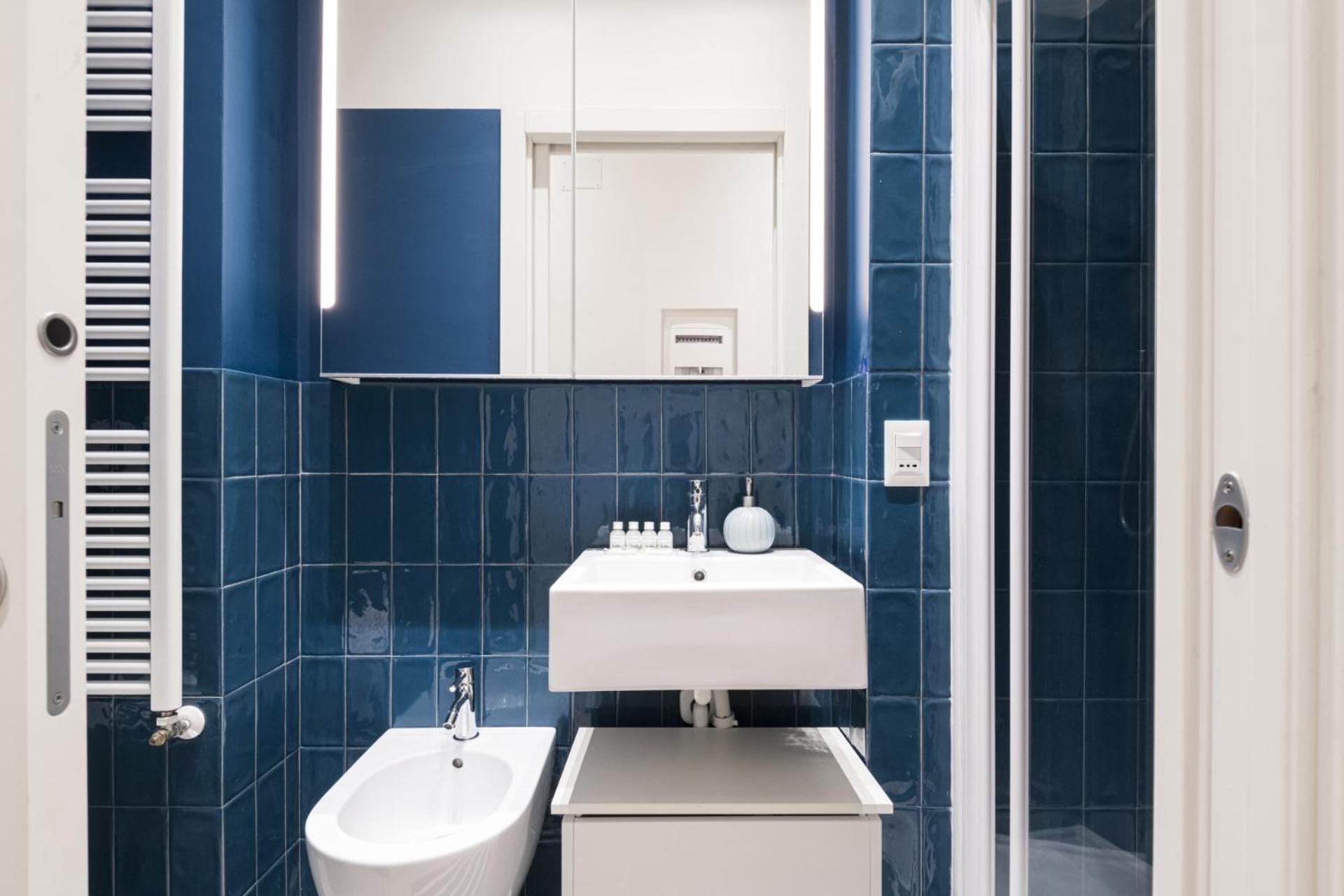 Easylife-luminoso In Zona Garibaldifs