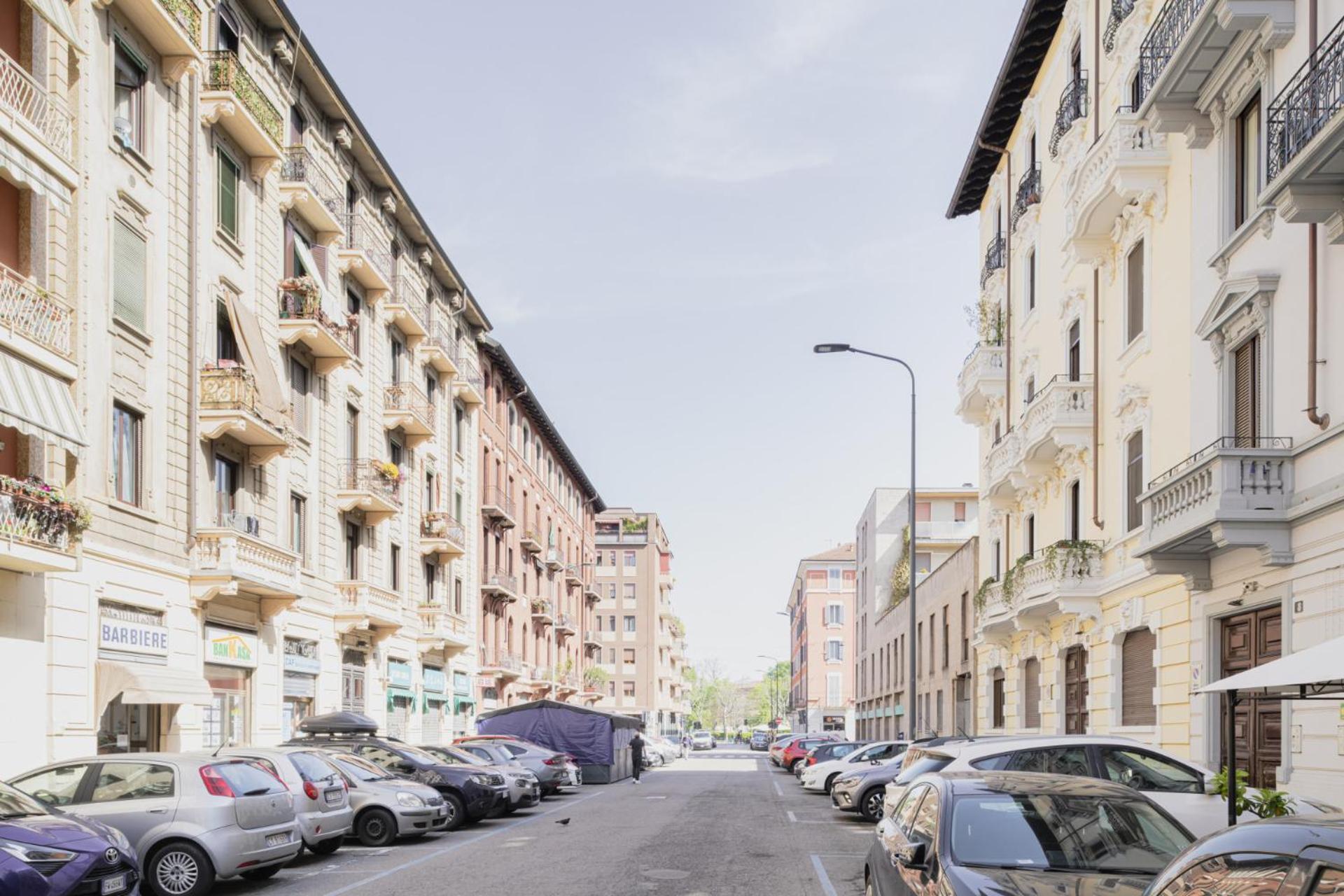 Easylife-luminoso In Zona Garibaldifs