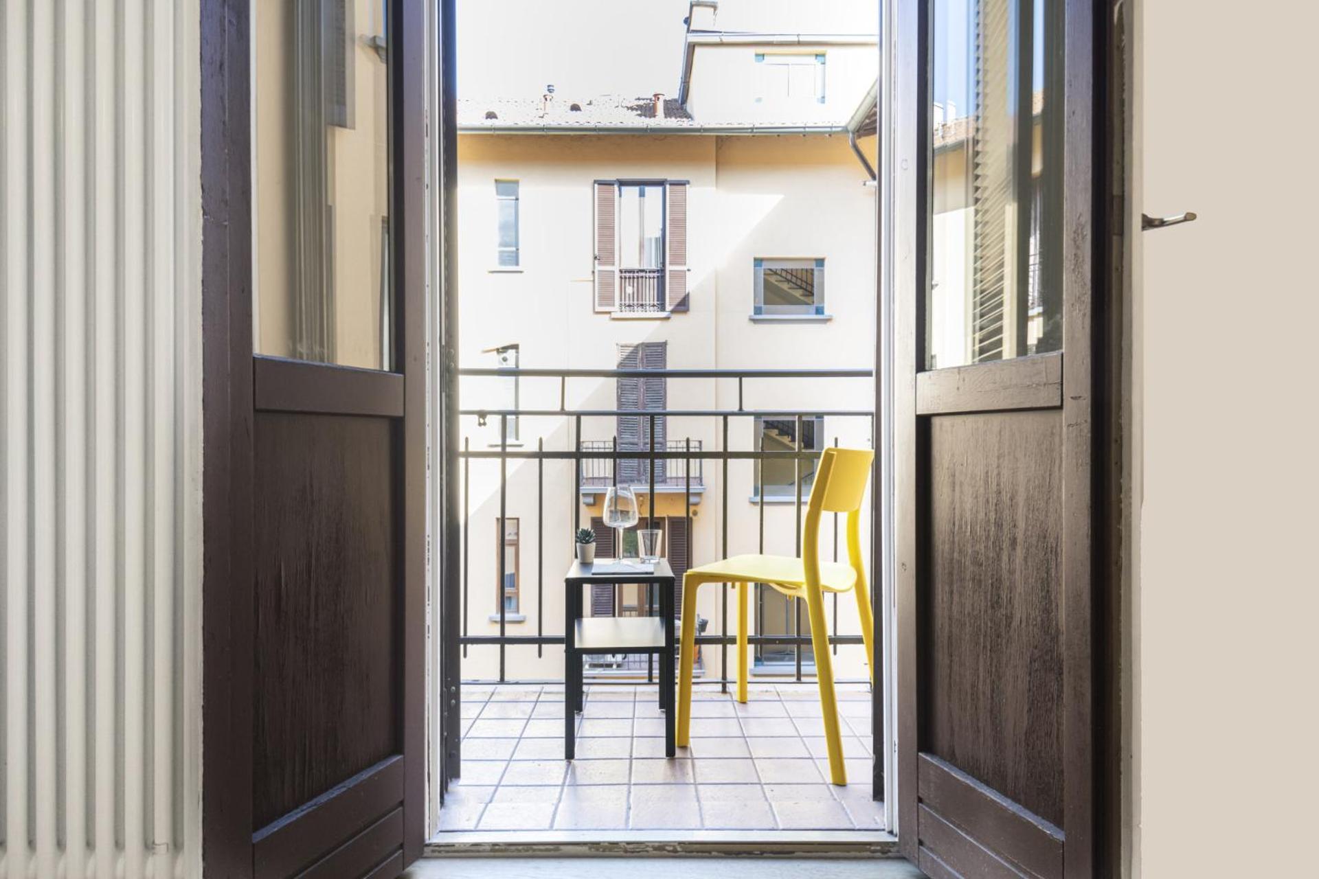 Easylife-luminoso In Zona Garibaldifs