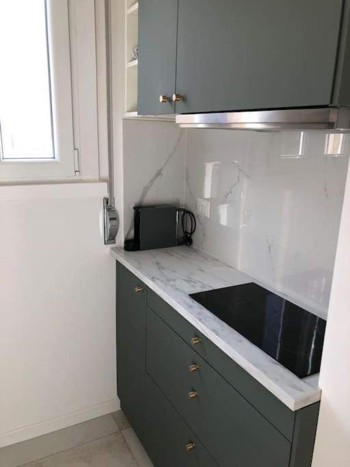 New In Lively Area Apartamento Milão