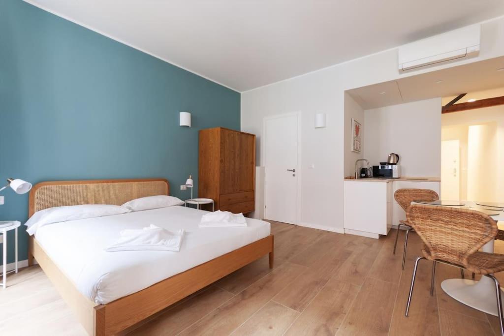 Youhosty - Ticinese 1 * Milan