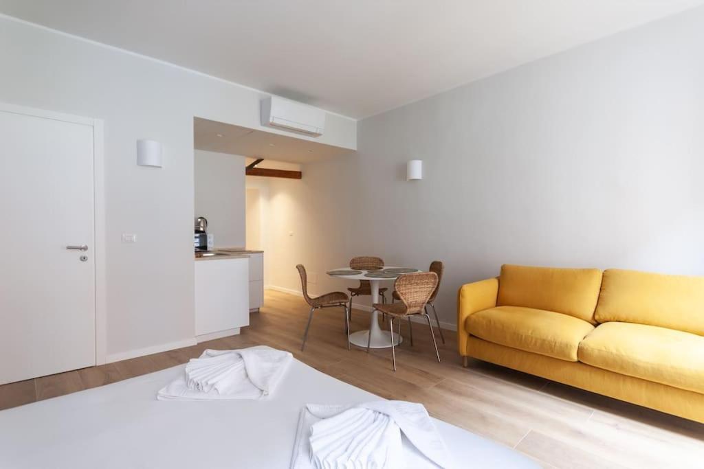 Youhosty - Ticinese 1 * Milan