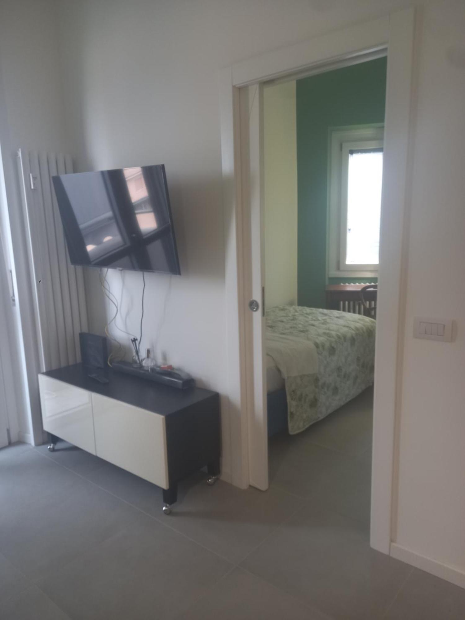 Home Suite Home With Free Parking - Parcheggio Gratuito Porta Romana Suite Newly 2 Bedrooms Apartment With 2 Bathrooms Subway Metro 3 Stops To Duomo