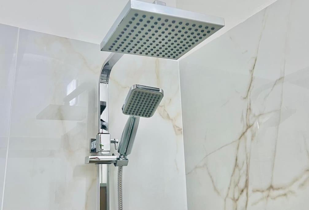 New And Elegant On The Navigli Netflix E Apartment *