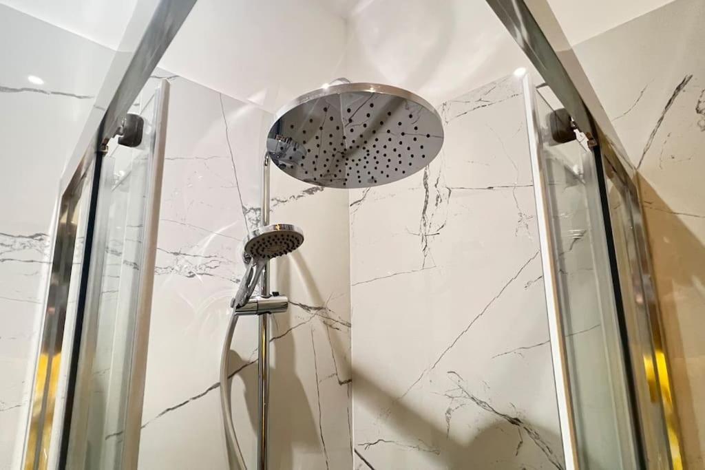 Apartment New And Elegant On The Navigli Netflix E Milan