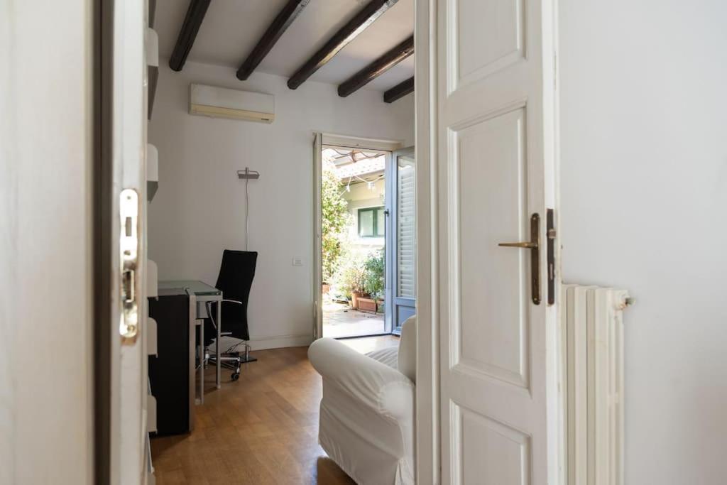 Youhosty - Nerino 10 * Milan